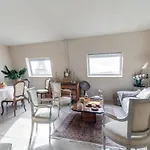 Apartment With A View On The Eiffel Tower, 200M From The Alma/Marceau Metro