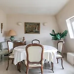 Apartment With A View On The Eiffel Tower, 200M From The Alma/Marceau Metro