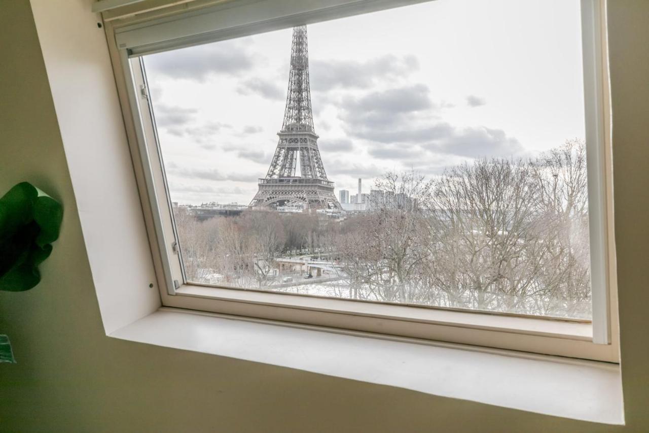 Apartment With A View On The Eiffel Tower, 200m From The Alma/marceau Metro Paris