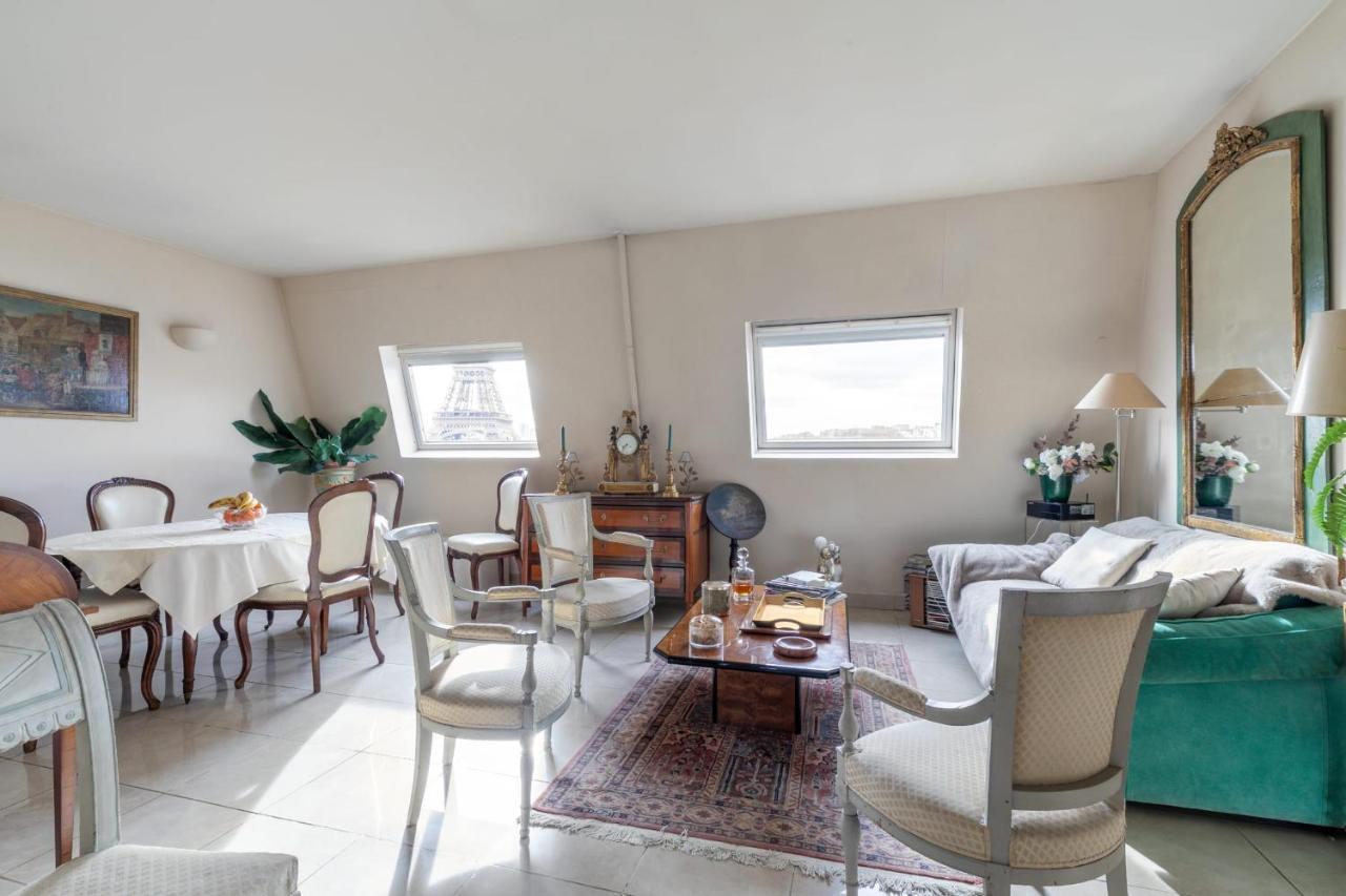 Apartment With A View On The Eiffel Tower, 200m From The Alma/marceau Metro *