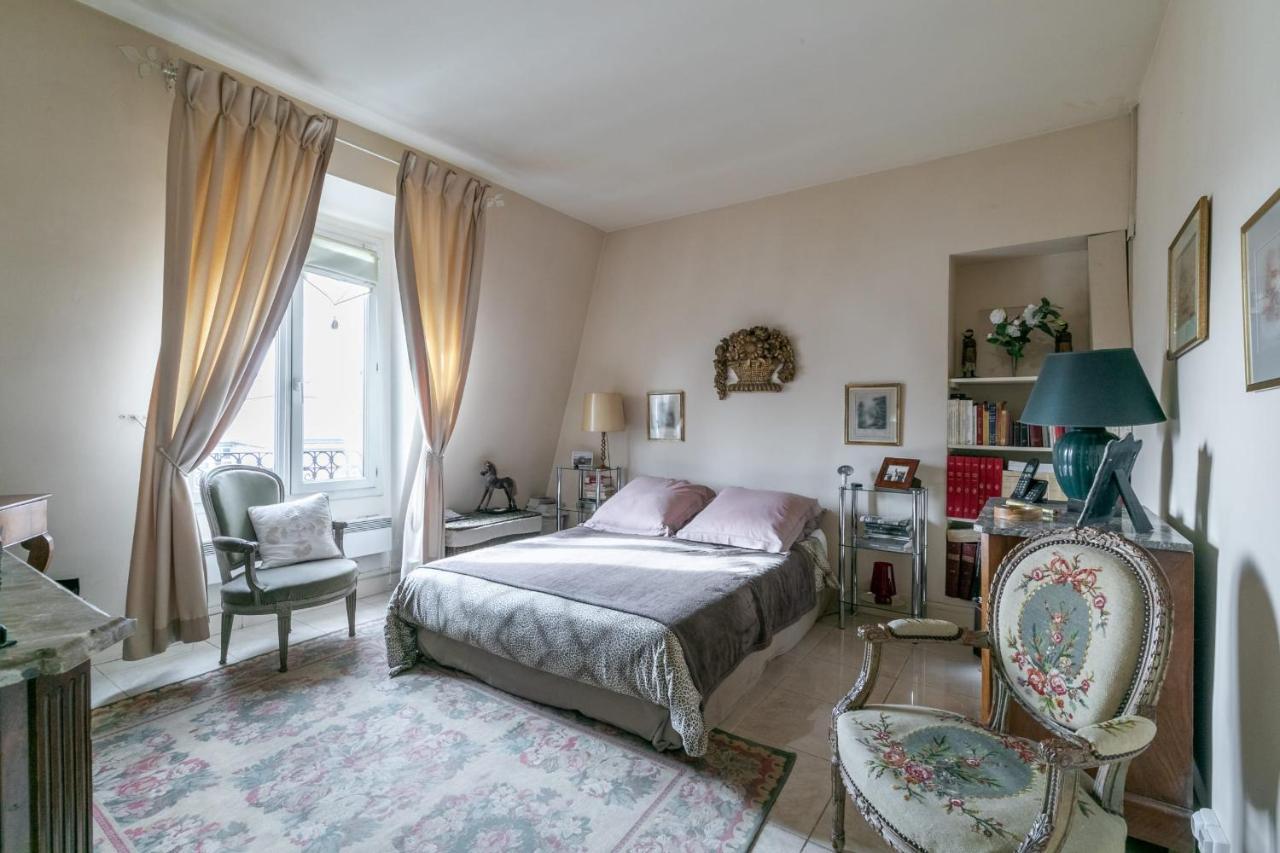 Apartment With A View On The Eiffel Tower, 200m From The Alma/marceau Metro Paris